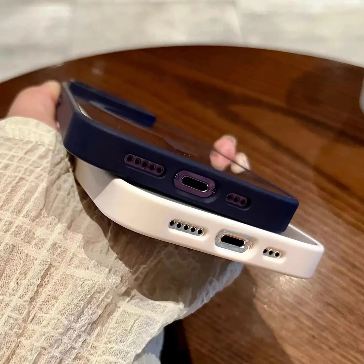 Transparente Smartphone-Hülle aus Acryl – Magnetische Schutzhülle kompatibel mit iPhone 11–16, kabelloses Laden möglich