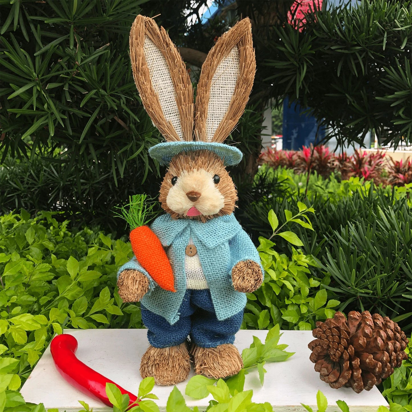 Niedlicher Osterhase aus Stroh – Dekofigur für Haus und Garten, stehender Osterhase 35 cm
