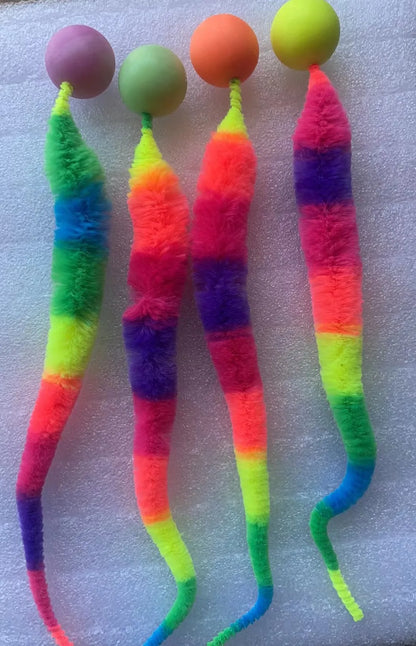 Buntes Katzenspielzeug für drinnen – Interaktiver Springball, elastischer Wurm & Puzzle-Spielzeug